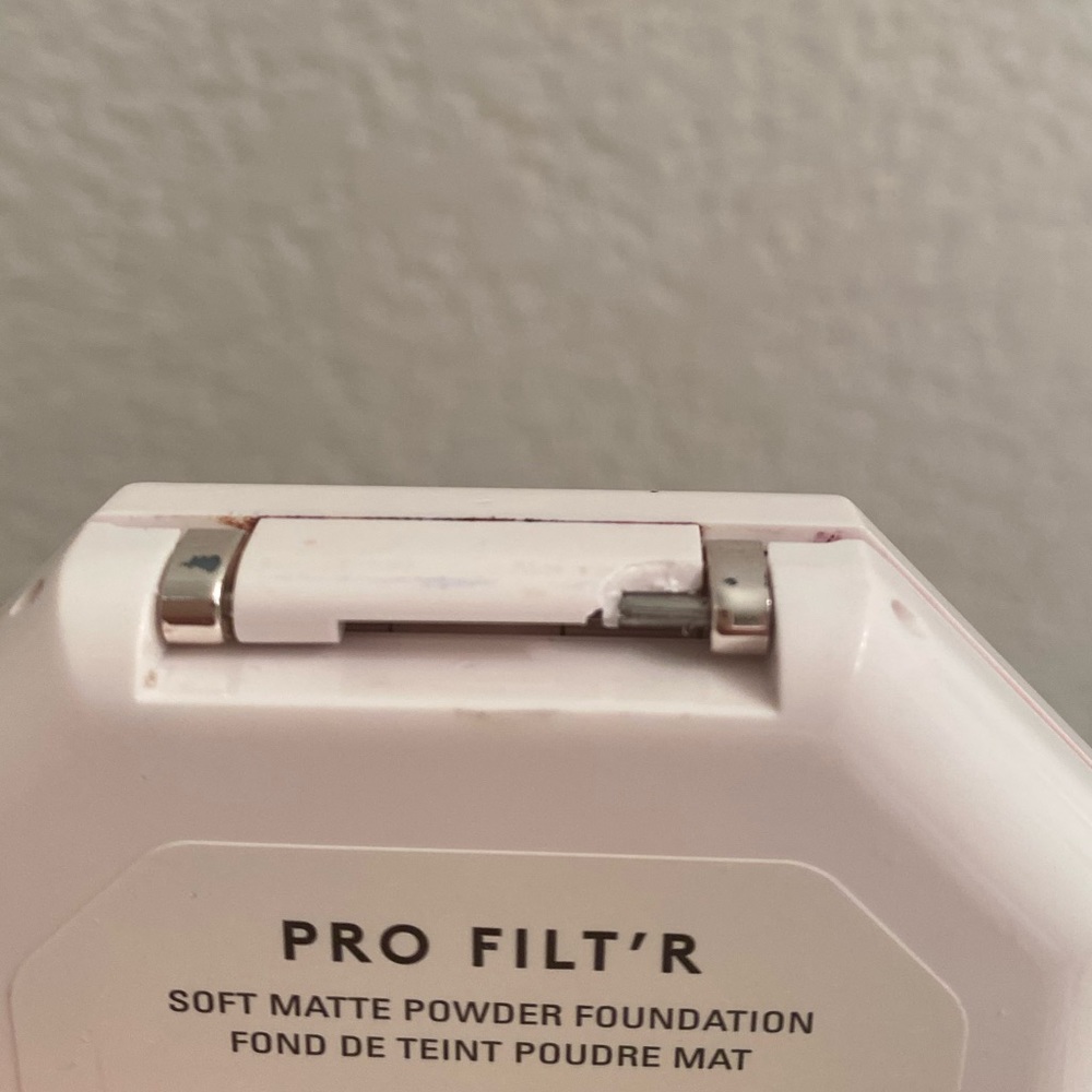 Fenty Beauty Powder - Picture 9 of 12